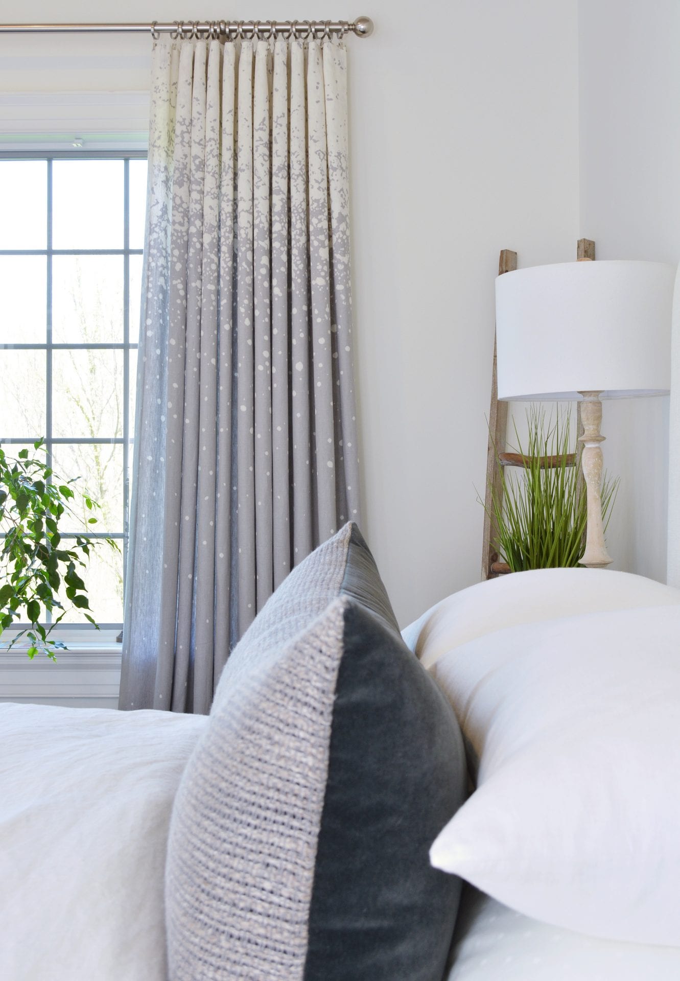 Willow Bloom Home Burnet Ice/Grey Drape