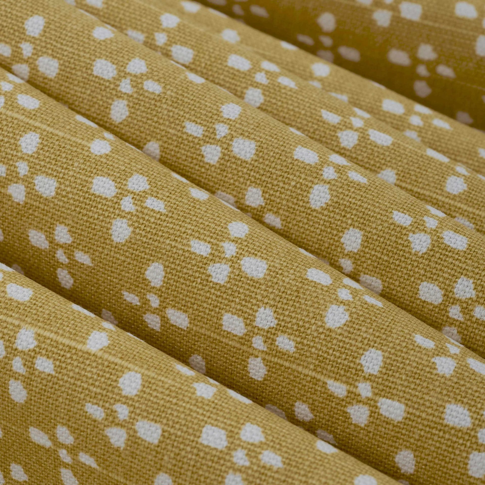 Lacy Gold Drape - Image 2
